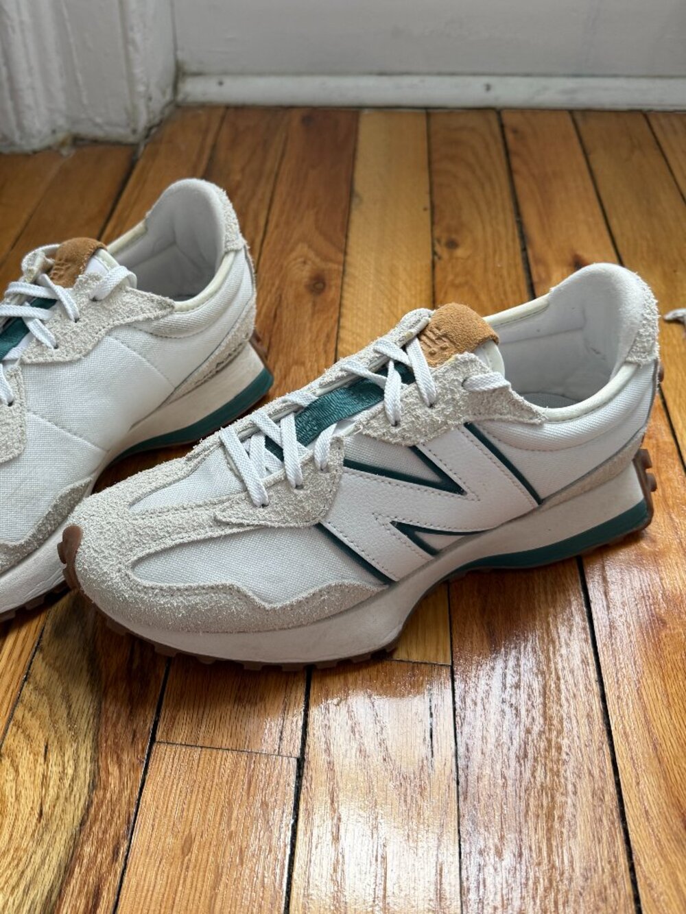 New Balance 327 Sneakers White Teal 8.5W/7M Retro Style